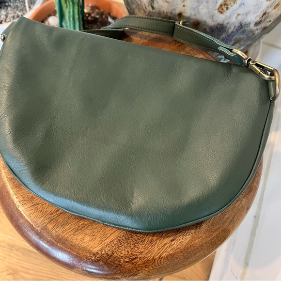 Made in SPAIN HANDMADE sling belt bag. Barcelona. Genuine butter soft Leather. - Picture 7 of 17